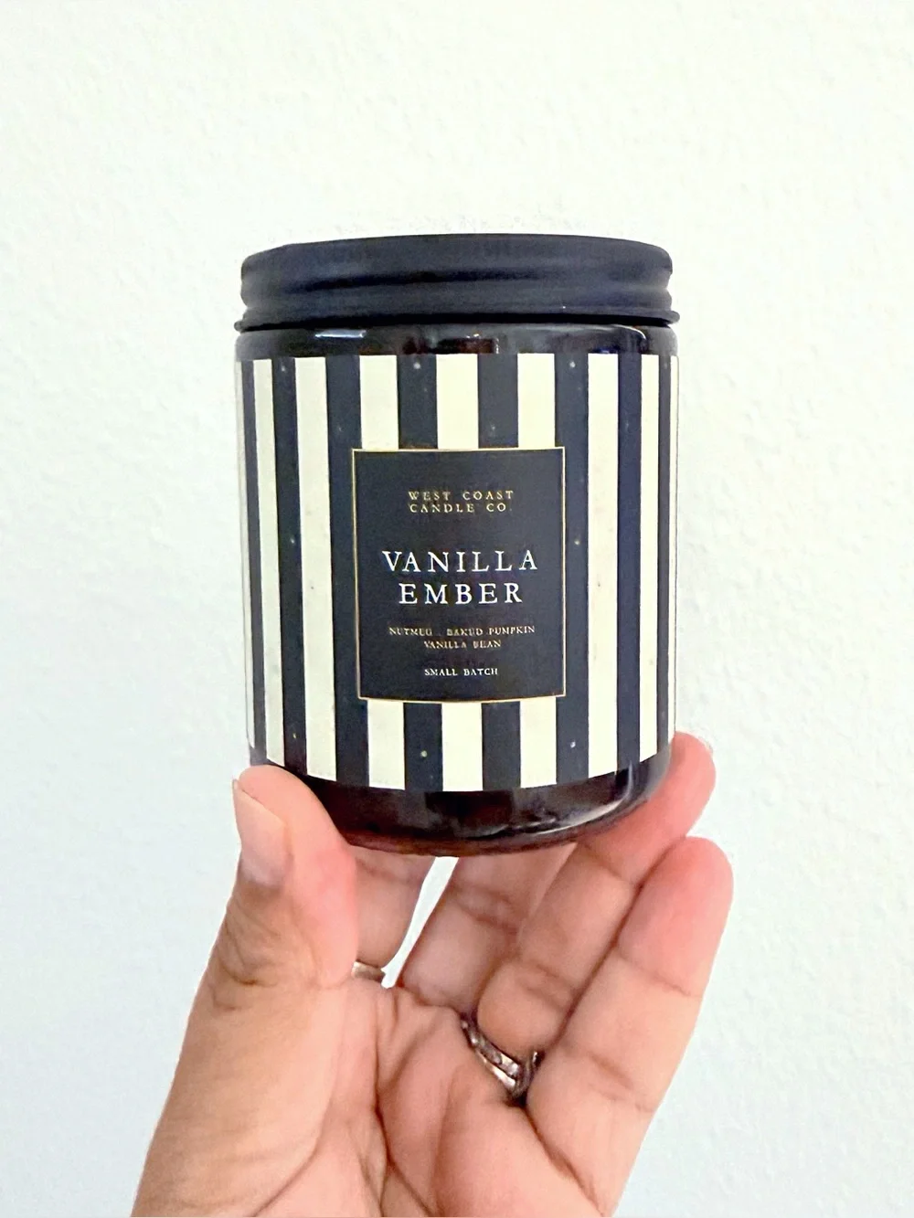Leoben Company Vanilla Ember Scented Candle - Black & Cream